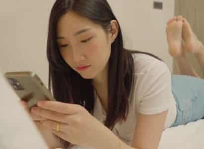 Nàng vợ quyến rũ bị chồng phản bội, shipper lực lưỡng mang ‘hàng đặc sản’ đến thỏa mãn